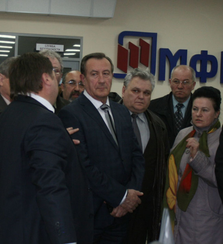 Участники совета осмотрели новый многофункциональный центр Мошковского района, который дает возможность оказывать услуги качественно и оперативно. Фото Татьяны РЕШКЕ