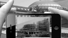 На месте сегодняшнего с помощью смартфона можно увидеть изображение строившегося оперного. Фото предоставлено Музеем города Новосибирска