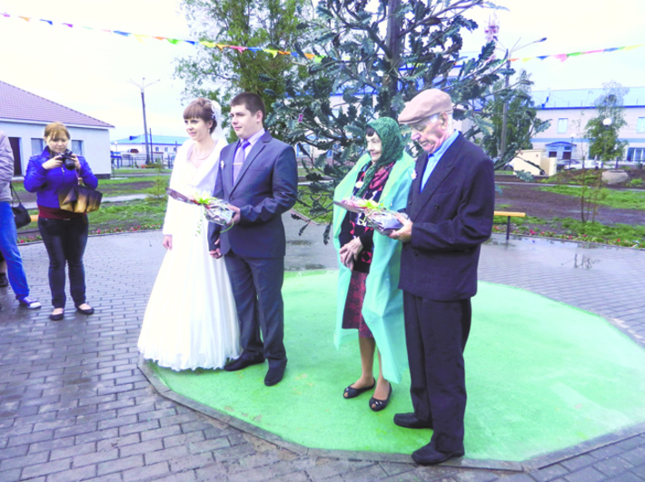 «Дерево признаний» в Центральном парке Купино. Фото Марины ЛУПЕЙКЕНЕ