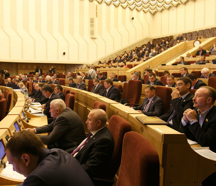 Как подчеркнул министр финансов и налоговой политики Новосибирской области  Виталий Голубенко, социальный сектор — явная доминанта принимаемого бюджета.  Фото Аркадия УВАРОВА