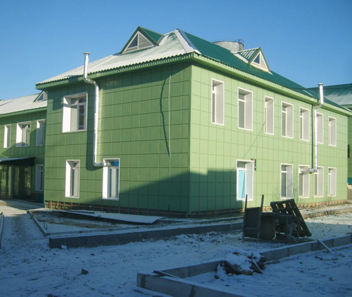 Практически готовое здание болотнинской ЦРБ остается недоступным для пациентов. Фото предоставлено УКС НСО