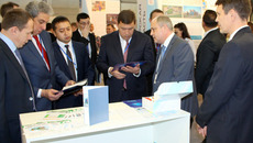 У стендов Новосибирской области на форуме. Фото с сайта nso.ru