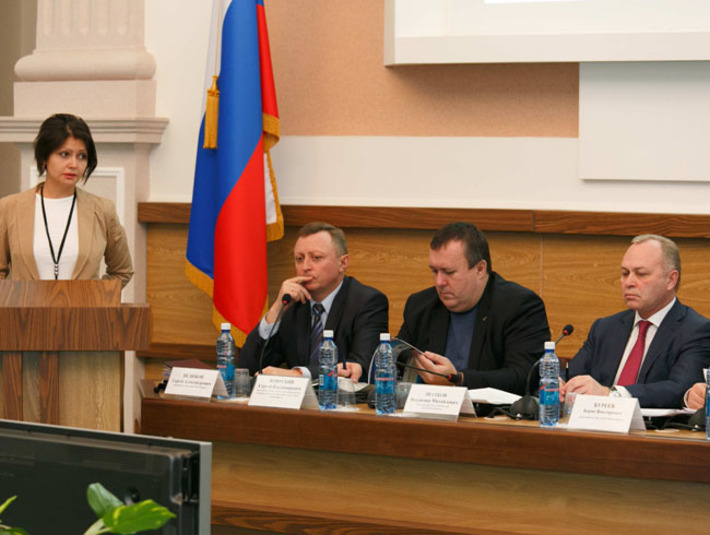 На заседании городского инвестиционного совета. Фото Аркадия УВАРОВА