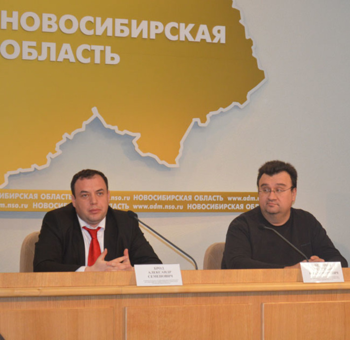 Александр Брод и Владимир Фёдоров (справа) отвечают на вопросы журналистов. Фото с сайта nso.ru