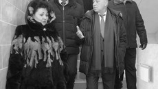 Исполняющий обязанности мэра Владимир Знатков за осмотром стройки. Фото Михаила ПЕРМИНА