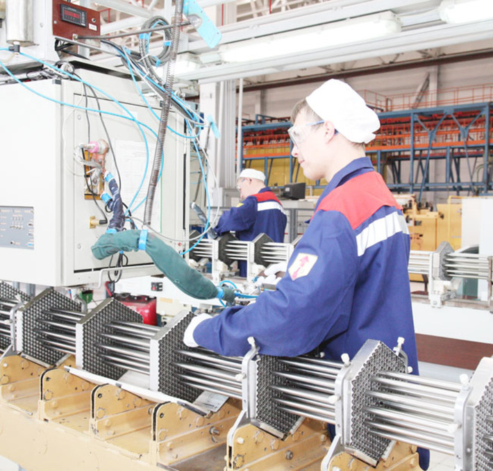 На Новосибирском заводе химконцентратов после замены окон и системы отопления удалось добиться 50-процентной экономии энергетических ресурсов. Фото Михаила ПЕРМИНА