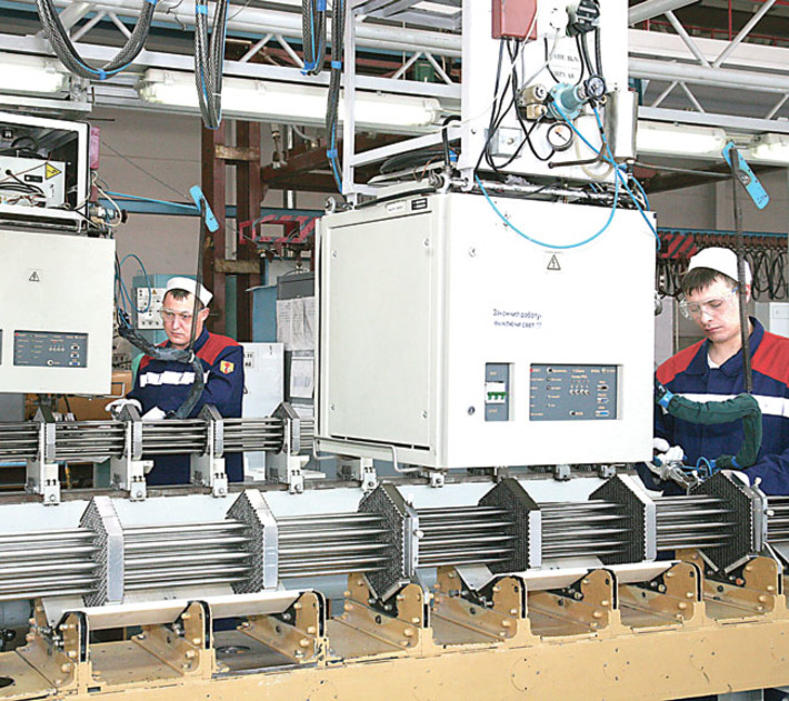 НЗХК — одно из предприятий — экспортеров региона. Фото Михаила ПЕРМИНА