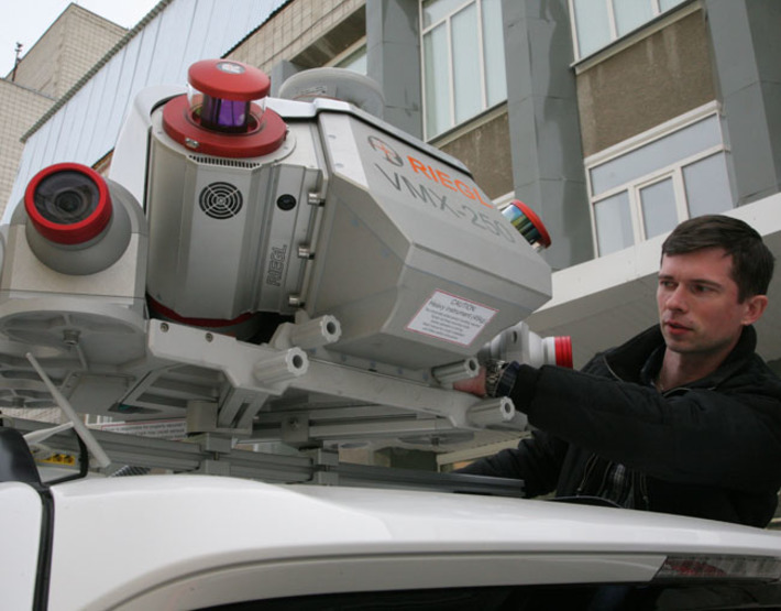 Современные технологии экономят время и деньги. Фото Михаила ПЕРМИНА