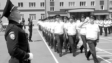 Под занавес церемонии — традиционный марш. Фото Дмитрия БОЛДЫРЕВА