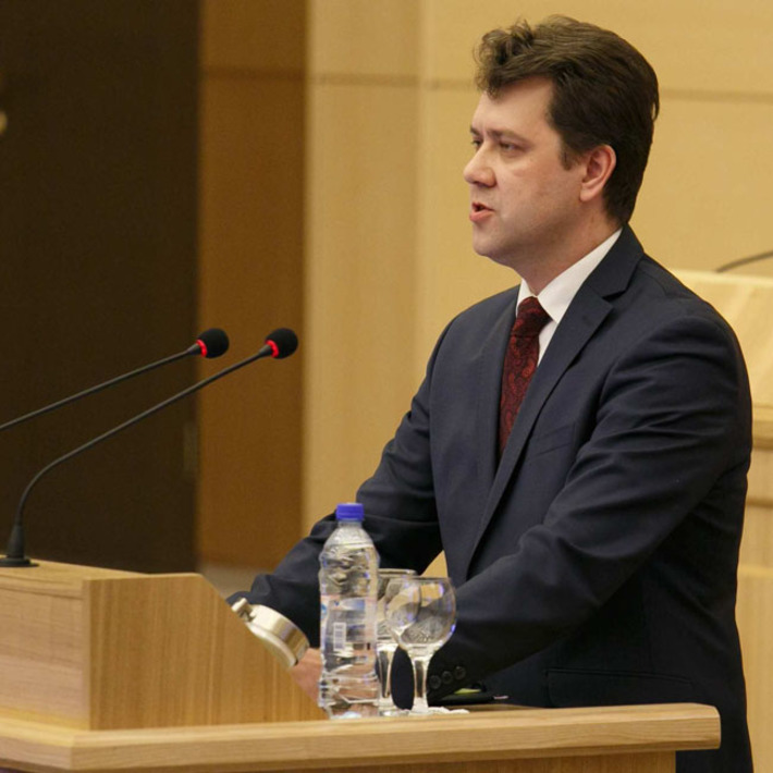 Виталий Голубенко представил проект бюджета депутатам