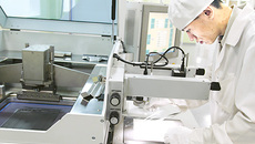 Современное производство — сфера высоких технологий. Фото Аркадия УВАРОВА