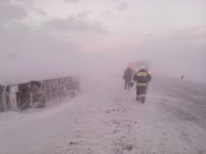 Фото с места ДТП предоставлено ГУ МЧС по НСО
