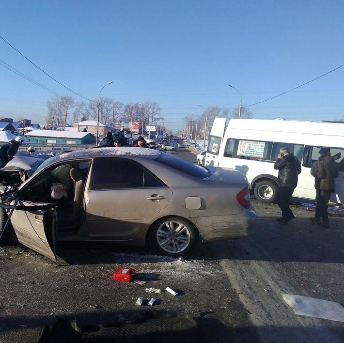 Фото с места ДТП предоставлены ГИБДД Новосибирска