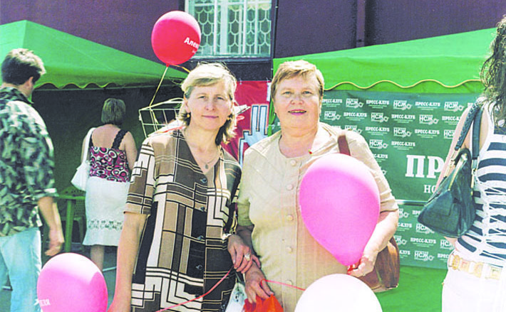 Татьяна Ткаченко (слева): «Опустили руки вниз, очень уж тяжелый приз!»

