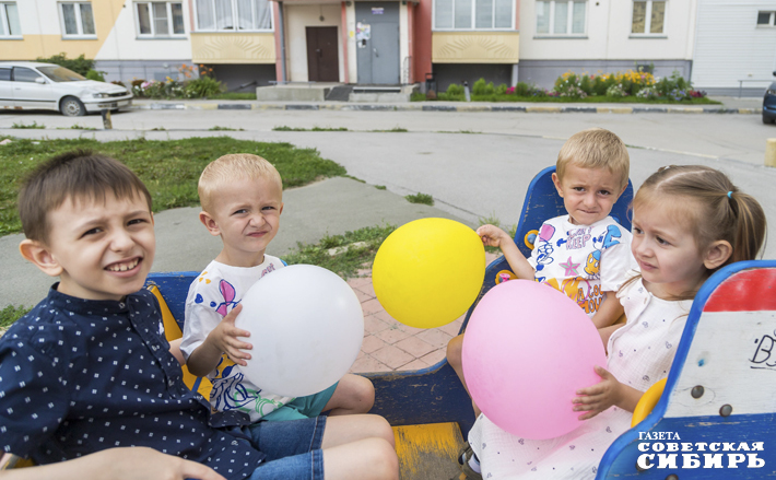 Сегодня в регионе 45 600 семей относятся к категории многодетных — с декабря прошлого года их стало больше на 400. Это лучший показатель того, что национальные проекты действительно работают. Фото: архив ИД «Советская Сибирь»