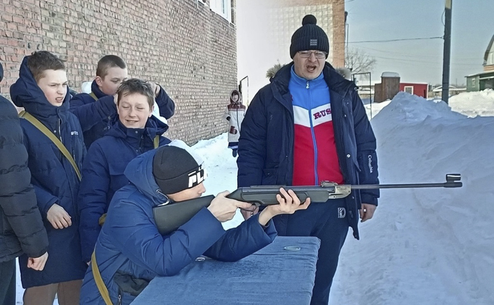 В «Зарницу» играют настоящие мужчины, правда, пока только будущие. Фото: regiontatarsk.nso.ru