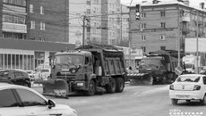 Из зоны подтапливаемых территорий Новосибирска на ближайшее время запланирован вывоз 5,5 тысячи кубометров снега. В целом объем работ по очистке города от сугробов выполнен на 92 процента. Фото: Андрей Заржецкий