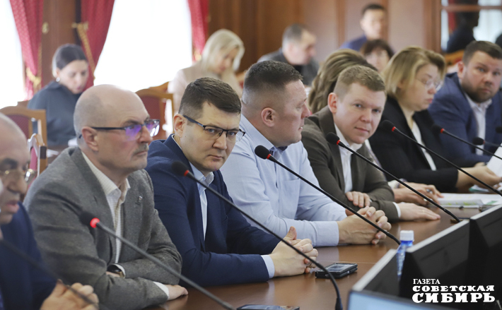Второй созыв подряд депутаты всеми силами пытаются сдвинуть с мертвой точки льготную очередь на получение земельных участков — не исключено, что к осени счастливыми владельцами наделов под дачи станут хотя бы те, кому они положены вне очереди. Фото: Андрей Заржецкий