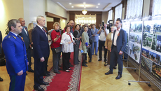 Парк, названный в честь Юрия Бугакова, который долгое время возглавлял племзавод «Ирмень», будет расположен в пределах улицы Ипподромской, Октябрьской магистрали, проезда вдоль Заксобрания и центра «Сибирь — Хоккайдо». Перед сессией проект парка презентовали губернатору Новосибирской области. Подробней читайте в следующем номере «Советской Сибири». Фото: Андрей Заржецкий