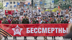 «Катюша» плыла над шествием «Бессмертного полка» несколько раз, а его строй исчислялся 150 тысячами. Фото: Андрей Заржецкий