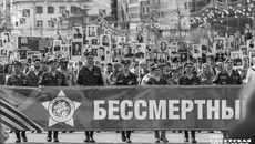 «Катюша» плыла над шествием «Бессмертного полка» несколько раз, а его строй исчислялся 150 тысячами. Фото: Андрей Заржецкий