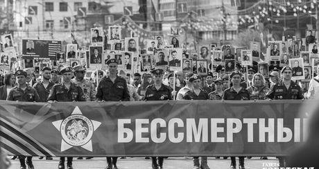 «Катюша» плыла над шествием «Бессмертного полка» несколько раз, а его строй исчислялся 150 тысячами. Фото: Андрей Заржецкий
