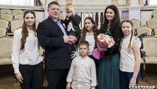 Многодетные Цыпкины придерживаются мнения, что, если правильно распорядиться временем и распорядком дня, можно совместить домашнее хозяйство и работу. Фото: Андрей Заржецкий