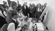 Глава региона оценил качество капремонта в Маслянинской средней школе № 3, а также возможности, созданные в Центре развития образования округа, открывшемся в январе 2025 года. Фото: nso.ru