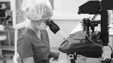 Работа репродуктолога очень сложна и ответственна: создать эмбрион человека вручную не проще, чем управлять реактивным самолетом. Фото предоставлено коммуникационным агентством Factura Lab