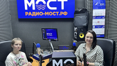 В жюри проекта-конкурса «Книга для Тёмы» вошли такие известные новосибирские детские писатели, как Николай Зайков, Наталья Берязева, Алексей Ершов, Татьяна Рабцева, лауреаты различных российских литературных конкурсов, москвичи Анна Вербовская, Екатерина Тимашпольская, Евгения Бахурова, а также президент Института социальной стратегии и тактики Татьяна Брилякова. На снимке: героиня второго тома Алёна Титова (слева). Фото: Артём Фадеев