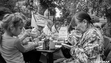 Ежегодно Новосибирский областной геронтологический центр оказывает более 30 тысяч услуг гражданам старших возрастных групп. Для каждого пенсионера специалисты центра разрабатывают индивидуальный курс оздоровительных и медицинских услуг, составленный с учетом возрастных особенностей. Фото: Андрей Заржецкий 