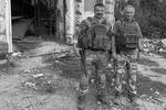 Фронтовая «экскурсия» командира Андрея Панфёрова и бойцов по Артёмовску, в непосредственной близости от которого — зона ответственности разведывательно-штурмовой бригады «Сибирь». Фото: сообщество ВК «Полковая газета БАРС «Орион» — СИБИРСКИЙ ПОЛК»