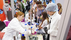 Форум-выставка «Учебная Сибирь» проводится при поддержке областных министерств образования, региональной политики, труда и социального развития, а также департамента молодежной политики региона, Российского общества «Знание» и федерального проекта «Флагманы образования». Фото: архив ООО «ЭкспоИвентс»