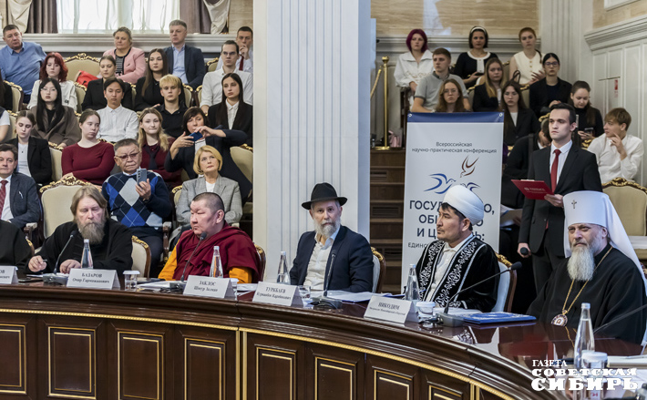 Люди разных национальностей и конфессий могут найти общий язык, если у них есть такое желание. И научить своих детей жить в мире и дружбе. Фото: Андрей Заржецкий