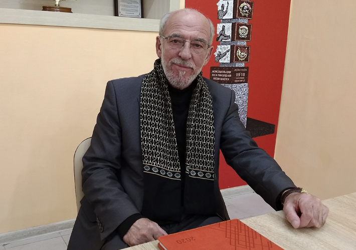 Юрий Гаврилюк: «В 1985 году мне вручили орден Трудового Красного Знамени как командиру лучшего областного отряда в стране. Последний также был награжден Красным знаменем Совета министров, ВЦСПС и ЦК ВКЛСМ. В тот же день, когда мне вручили медаль «За развитие Сибири и Дальнего Востока» в 2025 году, нынешний командир областного студенческого отряда Леонид Кириенко награжден благодарностью Президента Российской Федерации Владимира Путина. Проходят годы, а мы остаемся сильнейшими». Фото предоставлено Юрием Гаврилюком