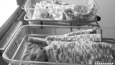 Это разовая мера поддержки одному из родителей, которая положена семьям независимо от уровня дохода. Пособие предоставляется в фиксированном размере, он ежегодно индексируется с 1 февраля. В 2025-м в Новосибирской области с учетом районного коэффициента сумма равна 32 330 рублям. Выплата производится как работающим, так и неработающим родителям. Фото: архив ИД «Советская Сибирь»