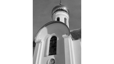 Освящение часовни — большое событие для жителей Верх-Ирмени. Фото: канал губернатора Андрея Травникова в мессенджере MAX 