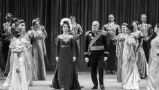 Опера «Евгений Онегин» ­Петра Чайковского — один из популярнейших спектаклей ­НОВАТа. Билеты на него можно купить по «Пушкинской карте», ближайшее представление 12 декабря, билеты пока еще есть. Фото: Андрей Заржецкий