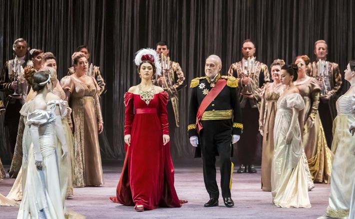 Опера «Евгений Онегин» ­Петра Чайковского — один из популярнейших спектаклей ­НОВАТа. Билеты на него можно купить по «Пушкинской карте», ближайшее представление 12 декабря, билеты пока еще есть. Фото: Андрей Заржецкий