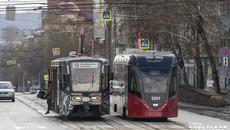 На 13-м трамвайном маршруте в Новосибирске эти вагоны, скорее всего, разъехались навсегда.  Фото: Андрей Заржецкий