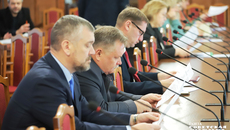 Принятие бюджета региона — дело непростое, особенно если приходится от чего-то отказываться. Но что-то урезать придется, ведь необходимо выдержать баланс между доходами и расходами. Фото: Андрей Заржецкий