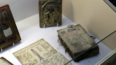 Экспозиция позволяет не только увидеть редкие памятники духовной культуры, но и осмыслить историческую роль христианства в формировании культурного пространства региона. Исследование коллекции непрерывно продолжается. Фото: Институт археологии и этнографии СО РАН