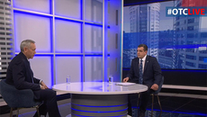 Глава региона Андрей Травников отвечал на вопросы жителей Новосибирской области почти полтора часа. Уже во время эфира было принято управленческое решение: регион финансово поможет мэрии Новосибирска восстановить подсветку пилонов Бугринского моста. Посмотреть прямую линию в записи можно на сайте телекомпании, а также на ее страничках в социальных сетях. Фото: страница телекомпании «ОТС» в социальной сети «ВКонтакте» 