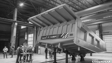 Двухъярусный автовоз на восемь машин, полностью отечественный кузов для карьерного самосвала грузоподъемностью 120 тонн и модернизированный боевой робот «КилоВольт» — это проекты, реализованные на базе новосибирского авторемонтного завода, которые поддерживают курс на развитие высокотехнологичного импортонезависимого производства. Фото: Андрей Заржецкий