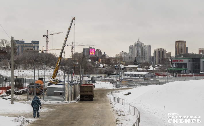 В районе «Локомотив-Арены» частный сектор идет под снос, а на его месте возводят высотки. Под индивидуальные дома для тех, кто желает жить на земле, будут выделены другие участки. Фото: Андрей Заржецкий