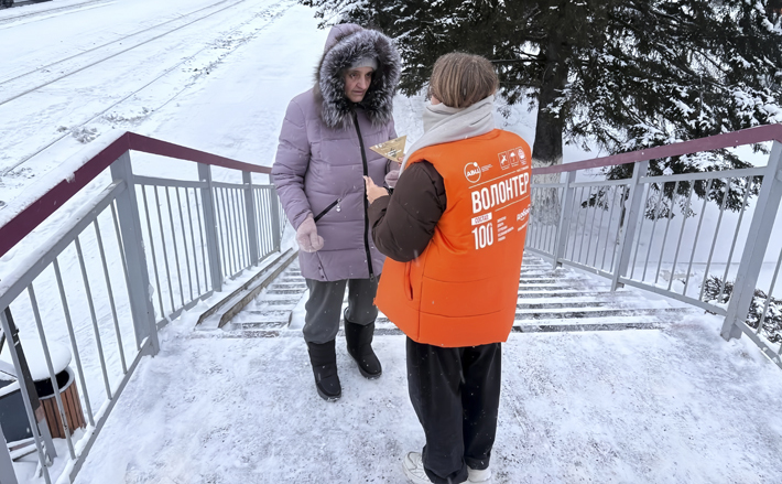 Живой рассказ о земляках-героях вызвал большой интерес у жителей города, а у людей в возрасте еще и множество воспоминаний. Фото: страница средней школы № 21 города Болотное в социальной сети «ВКонтакте» 