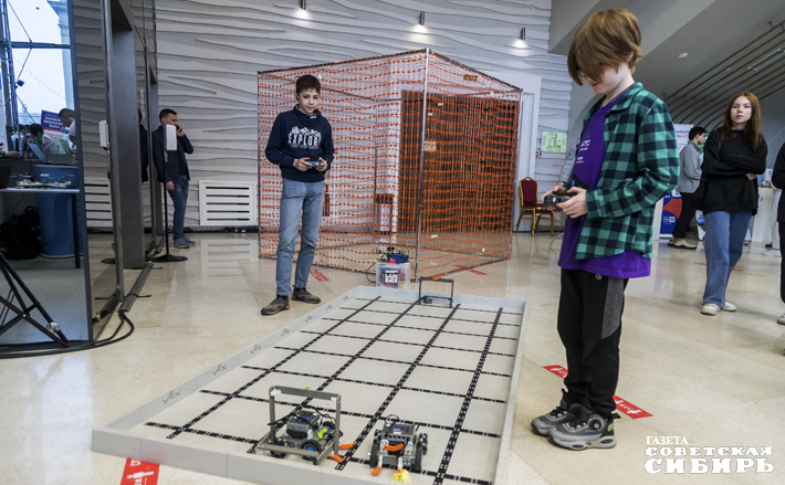 Управлять настоящим роботом интересно и увлекательно даже в самом юном возрасте. Фото: Андрей Заржецкий