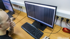 В прошлом году в Новосибирском государственном техническом университете открылся образовательный киберполигон для отражения хакерских атак. С помощью этого проекта IT-специалисты и студенты могут формировать и повышать профессиональные компетенции в сфере отражения киберугроз и защиты информации. Фото: Андрей Заржецкий /архив