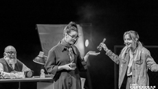 2 декабря состоя­лись два показа невыдуманной сказки «Нижневартовск. Неф­тяное «сердце» Нижневартовского театра юного зрителя. Спектакль — рассказ о становлении и развитии Самотлора, крупнейшего нефтяного месторождения в нашей стране. Фото: Андрей Заржецкий 