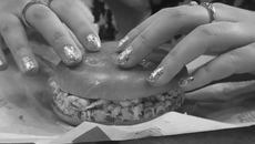 Гран-при прошлого фестиваля получила история «о слайсах, которые изменили мир». В черновике возникала идея использовать в рекламе кино­звезду, но от нее отказались, потому что это как раз «обманный путь». Стоп-кадр ролика, созданного коллективом авторов: Горломысовой Полиной, Гермогеновой Натальей, Смирновой Полиной и Курноскиной Ольгой